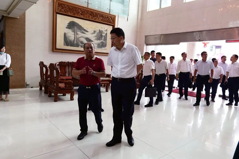 Le maire de Foshan City, Bai Tao, a rendu visite à Yuteng Medical et en a beaucoup parlé!