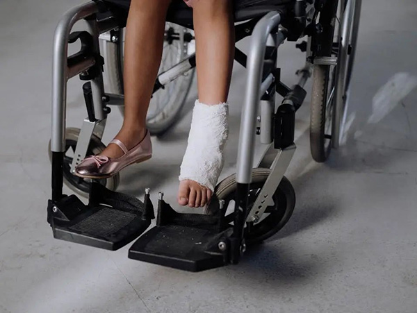 Les gens ordinaires ont-ils également besoin de fauteuils roulants personnalisés? Quelle est la différence entre un fauteuil roulant ordinaire et un fauteuil roulant et personnalisé?