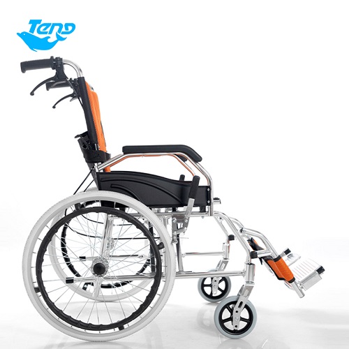 À qui est le fauteuil roulant manuel de 24 pieds?