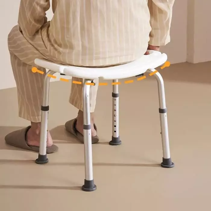 Comment choisir un banc de douche et des chaises Lisez celle-ci.