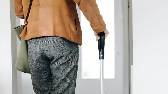 Ce que vous devez savoir avant de choisir un fabricant de bâtons de marche en aluminium